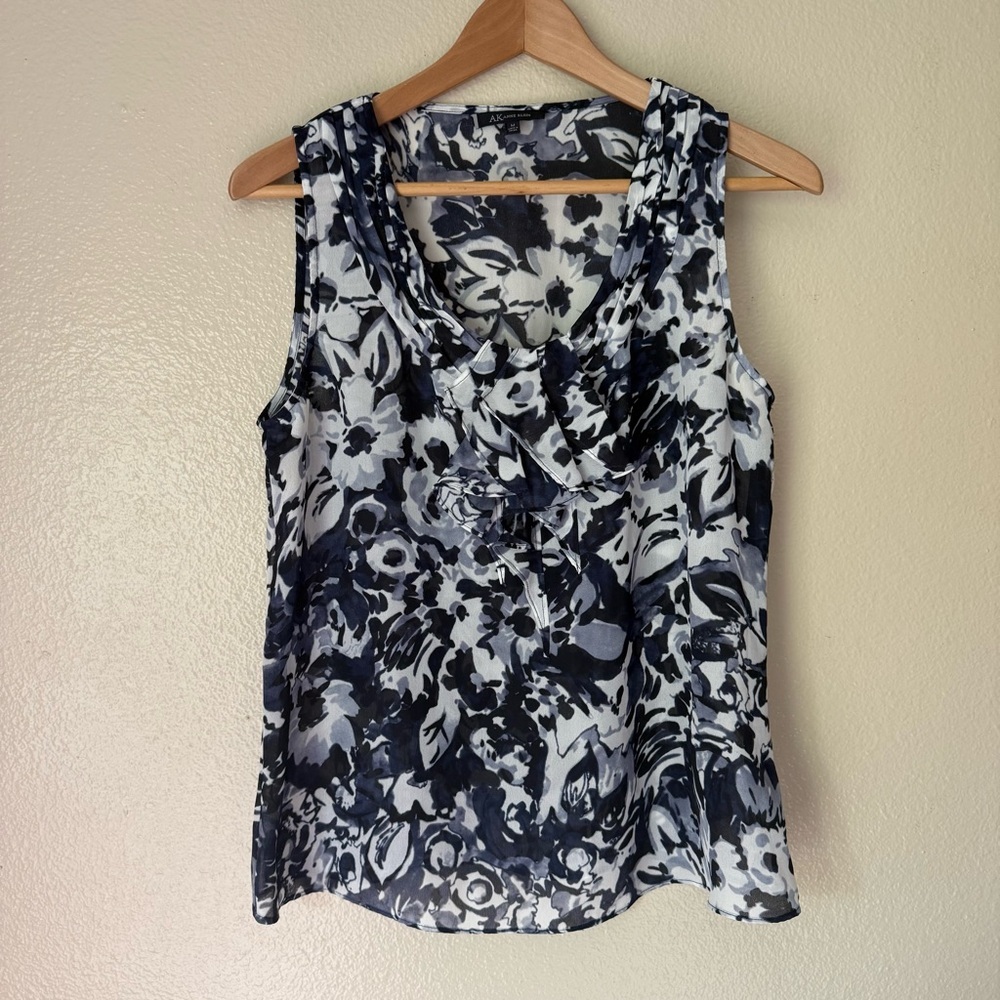 ❇️Anne Klein Black and White Floral Blouse 2 for $22❇️